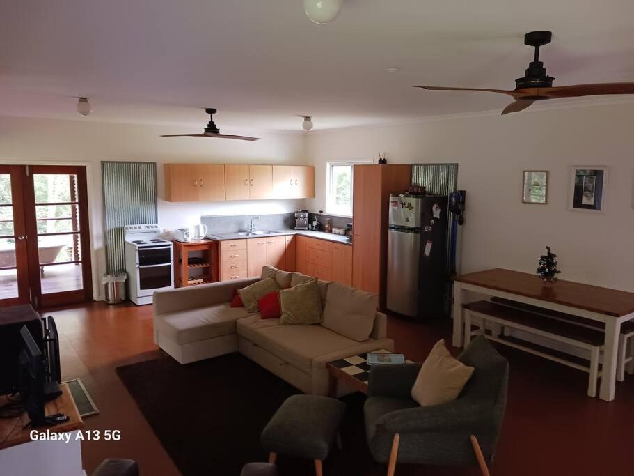 Eucalyptus Escape - Privacy In The Hinterland * Peachester